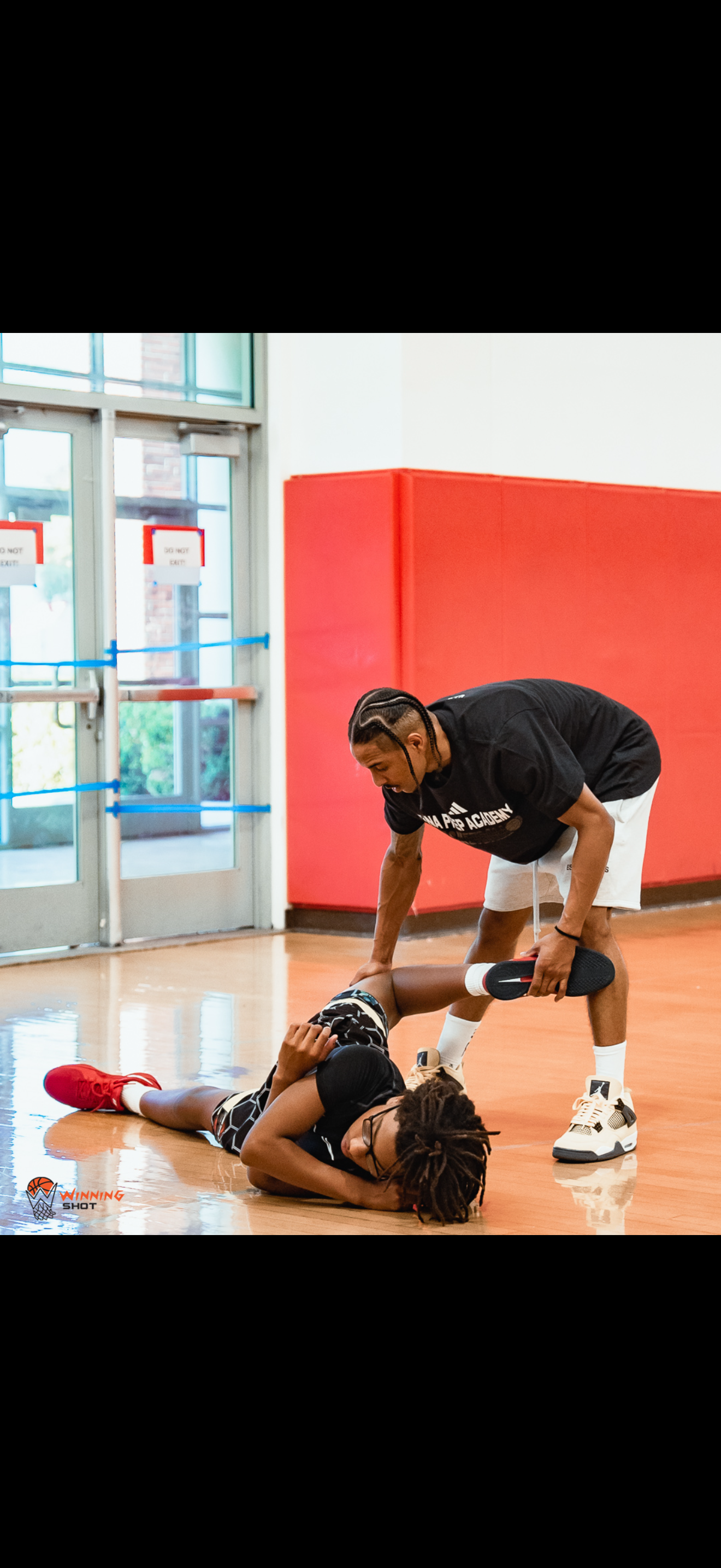 Andre Winn putting athletes through focused basketball development reps.